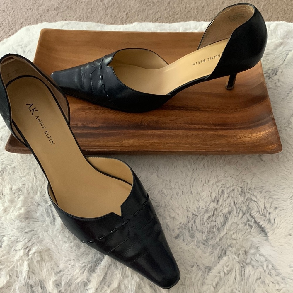 Anne Klein leather pumps - midnight blue, size 9